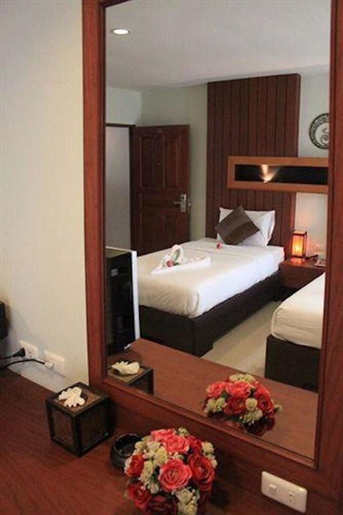 Deva Suites Patong Phuket Bagian luar foto