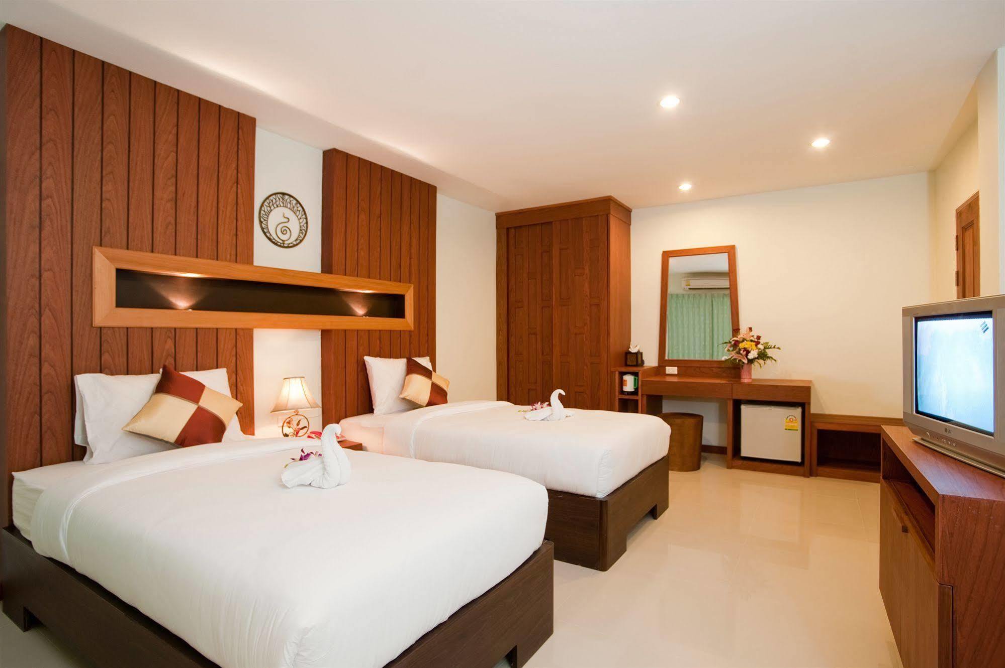 Deva Suites Patong Phuket Bagian luar foto