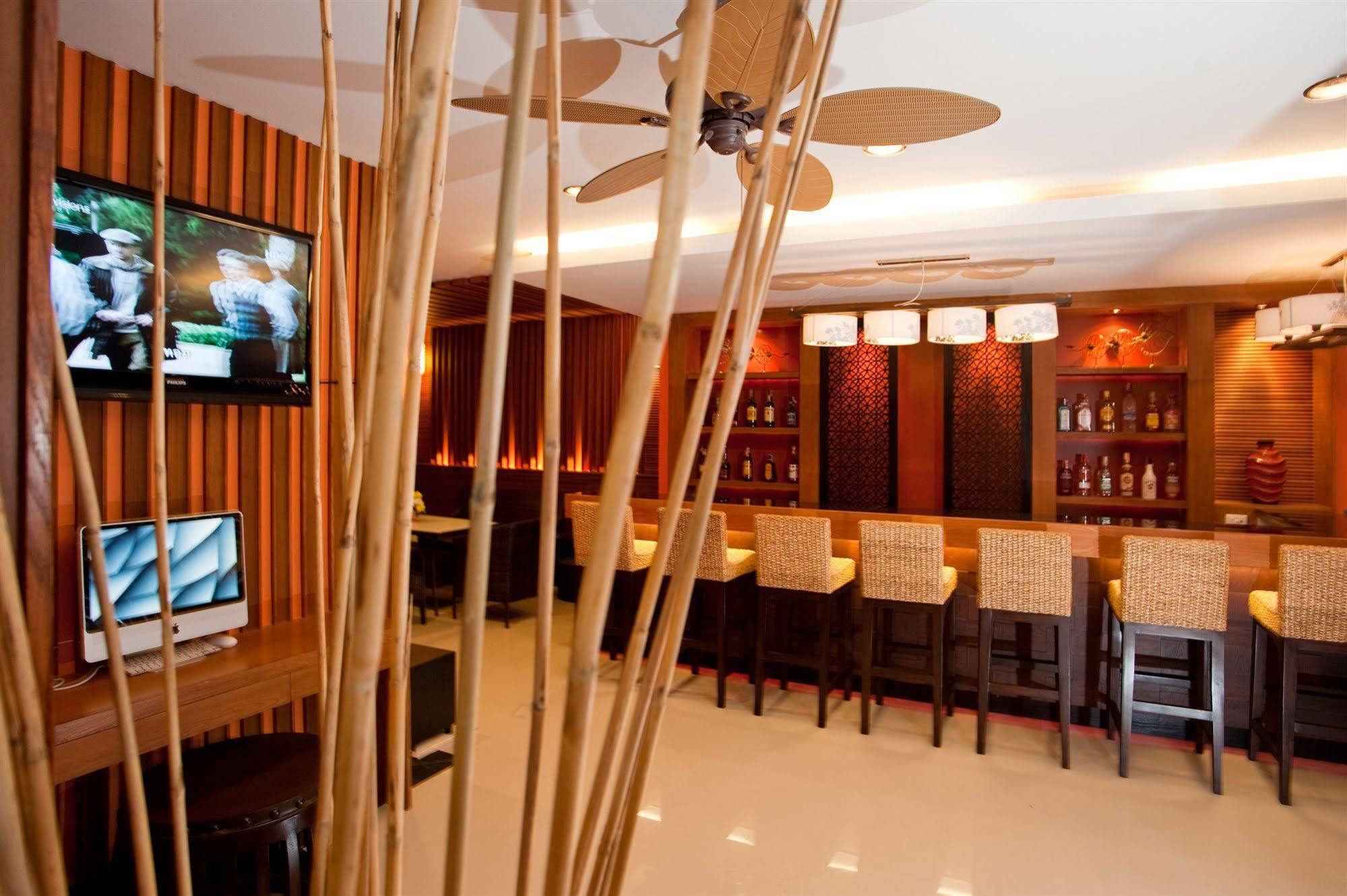 Deva Suites Patong Phuket Bagian luar foto